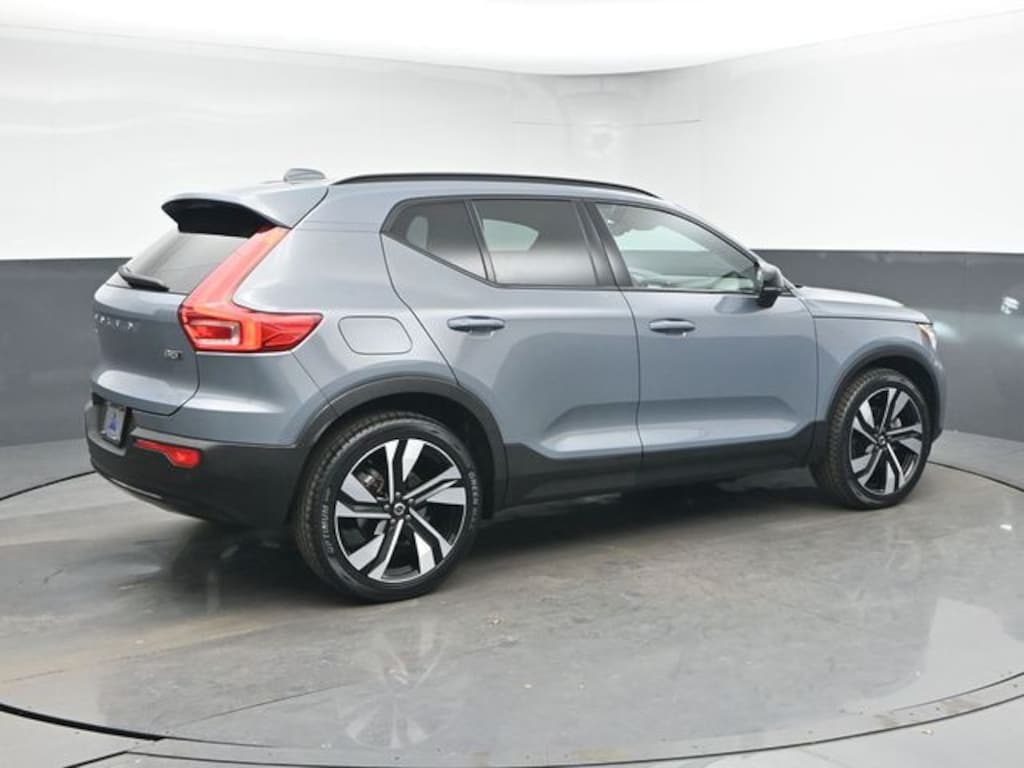 Used 2023 Volvo XC40 B5 Plus Dark Theme SUV