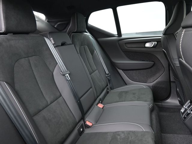 2024 Volvo XC40 Plus - Photo 32