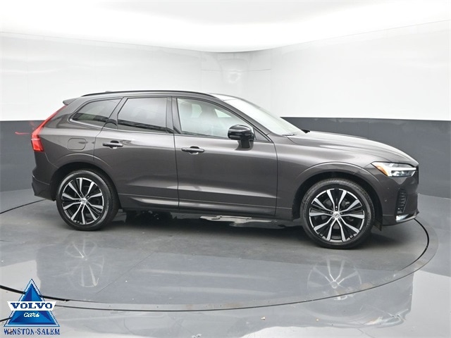 2023 Volvo XC60 Plus's photo