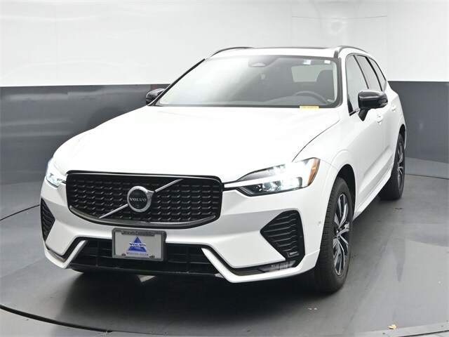 2025 Volvo XC60 B5 Plus photo 3