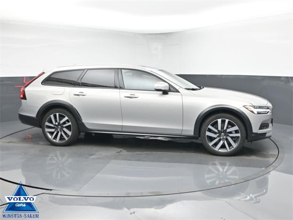 Used 2024 Volvo V90 Cross Country B6 Wagon