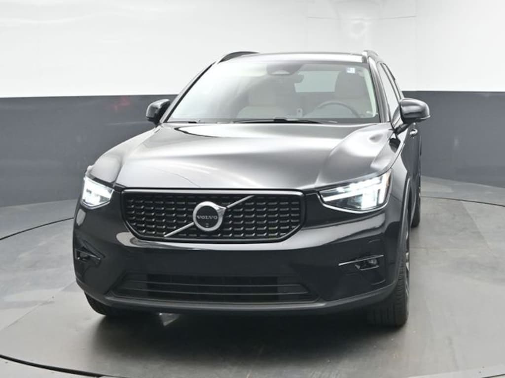 Used 2024 Volvo XC40 B5 Plus Dark Theme SUV