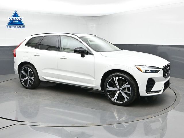 2023 Volvo XC60 B5 Ultimate Dark Theme AWD's photo