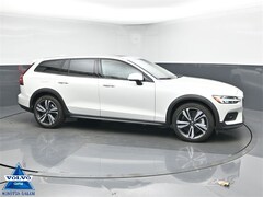 2024 Volvo V60 Cross Country B5 Plus Wagon