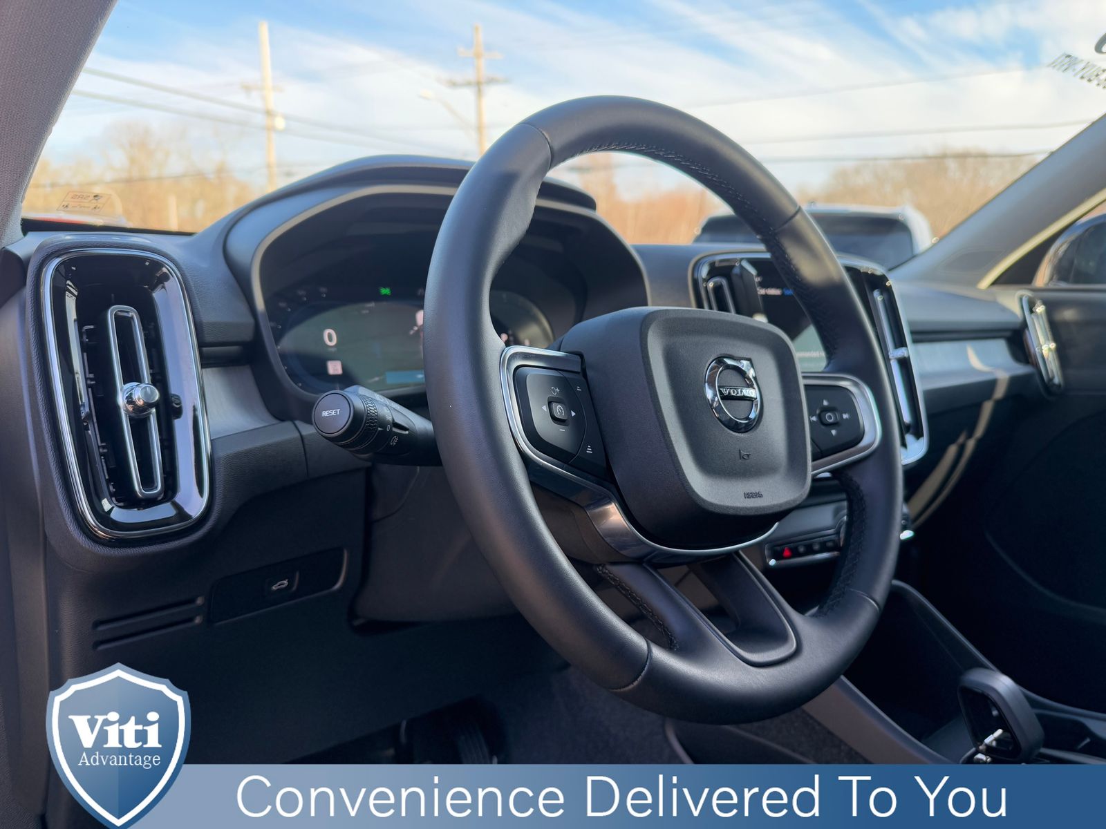 2025 Volvo XC40 Core - Photo 17