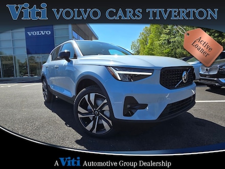 2024 Volvo XC40 B5 Plus Dark SUV