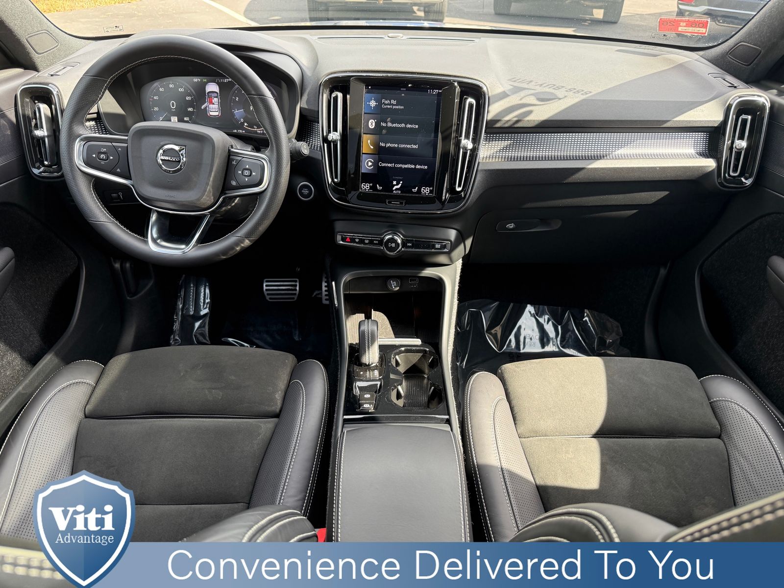 2021 Volvo XC40 T5 R-Design photo 2