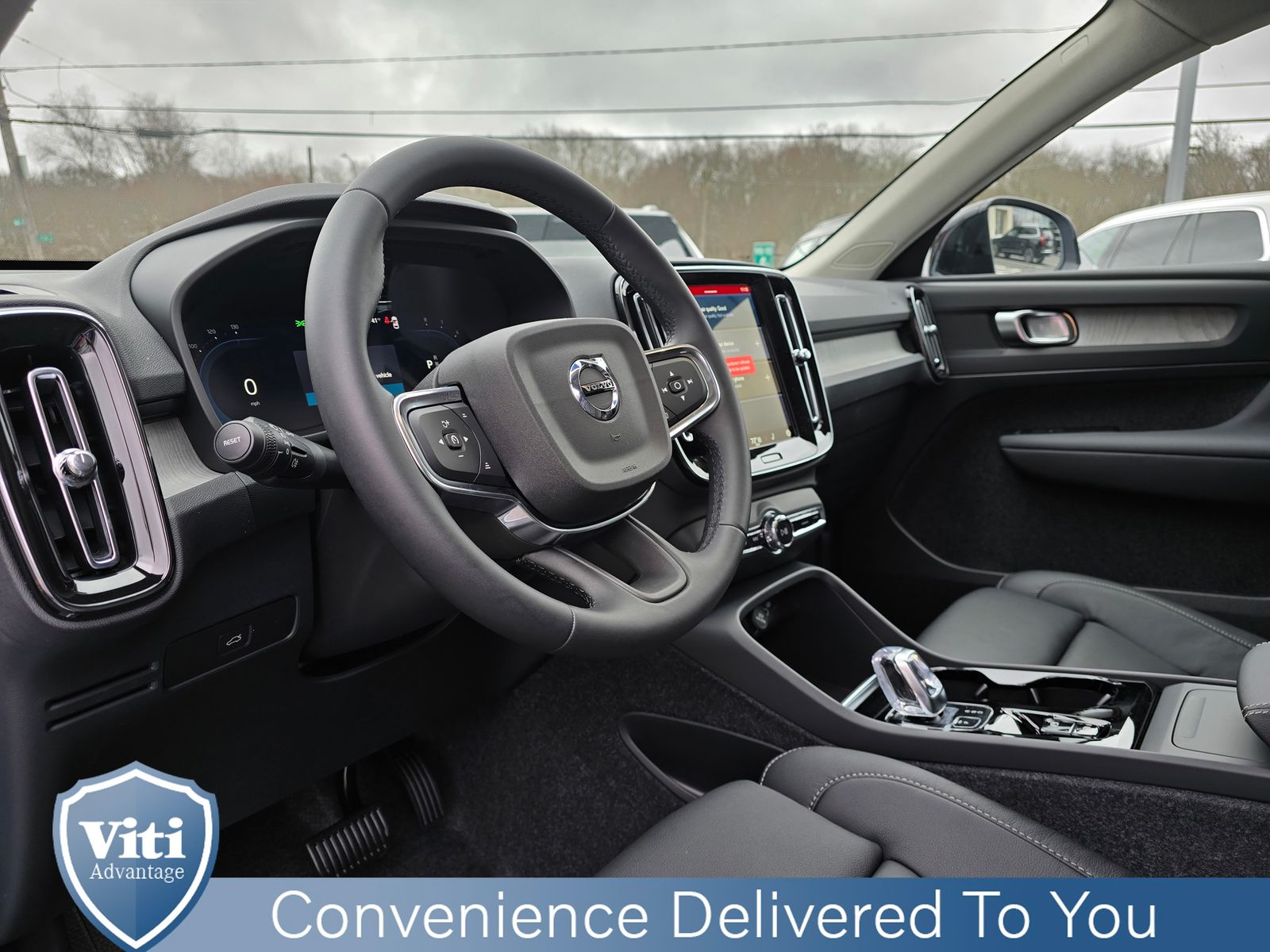 2025 Volvo XC40 Plus - Photo 12