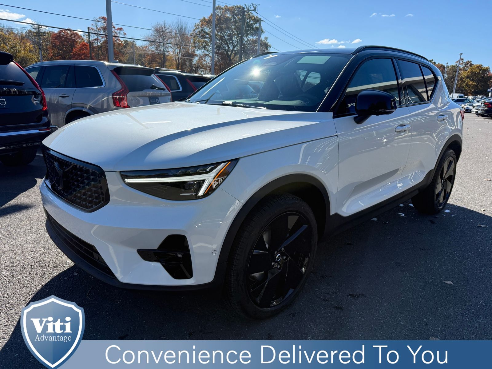 2026 Volvo XC40 photo 2