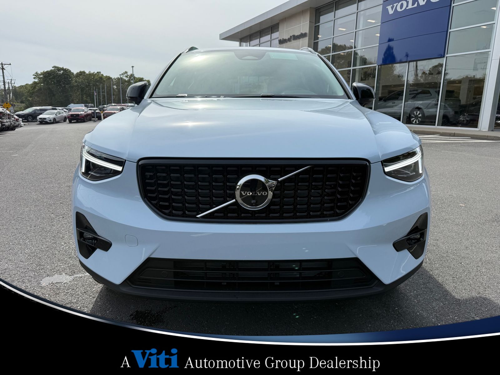 2026 Volvo XC40 Plus photo 3