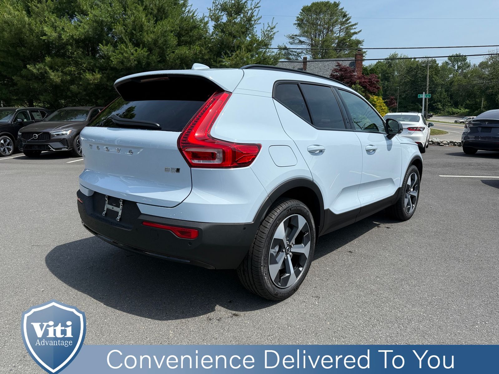 2026 Volvo XC40 Plus - Photo 8