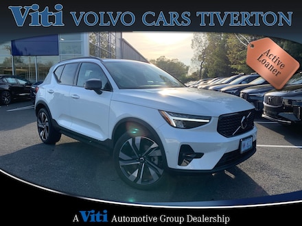 2024 Volvo XC40 B5 Plus Dark AWD SUV