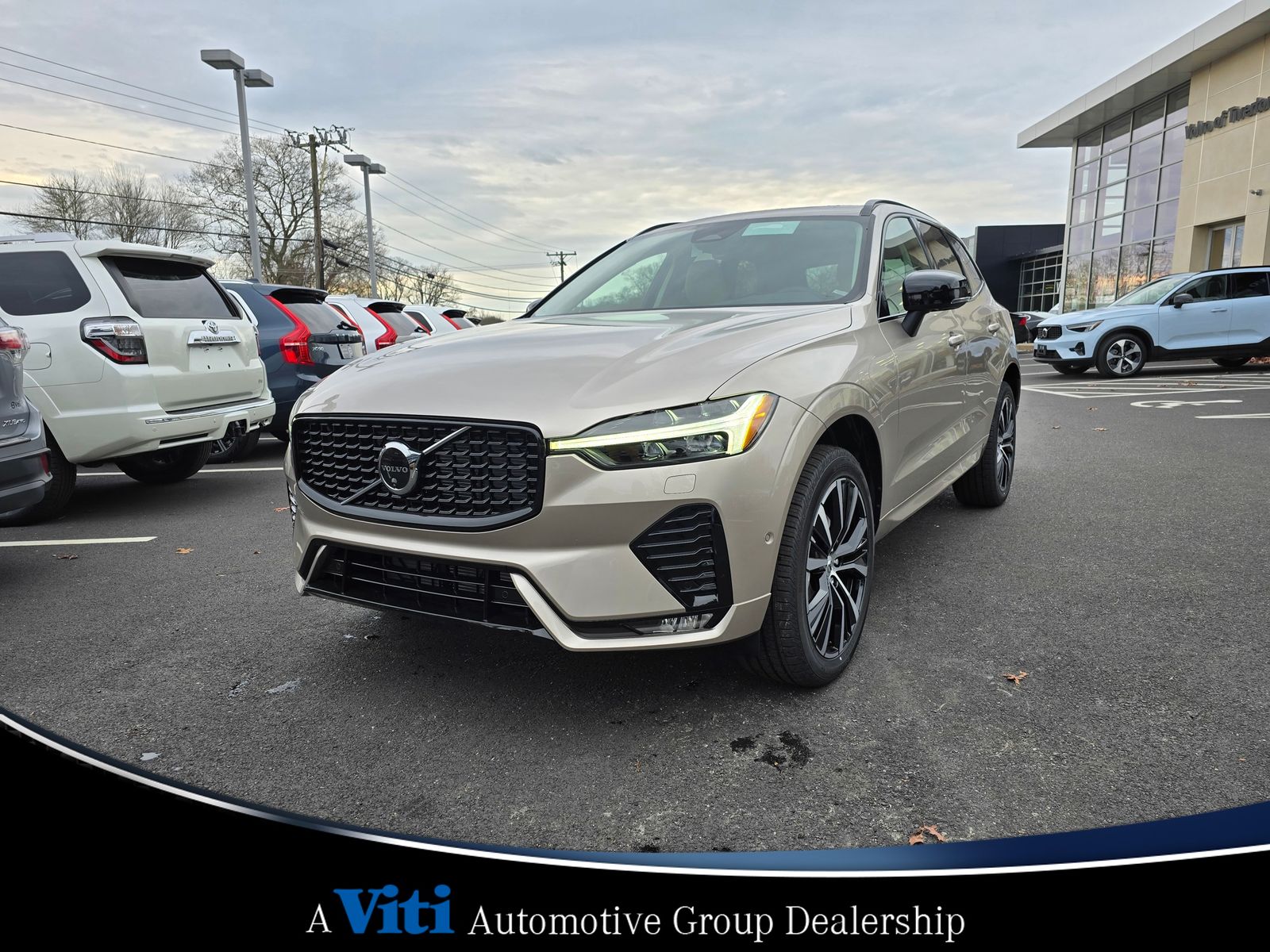 2025 Volvo XC60 B5 Plus photo 3