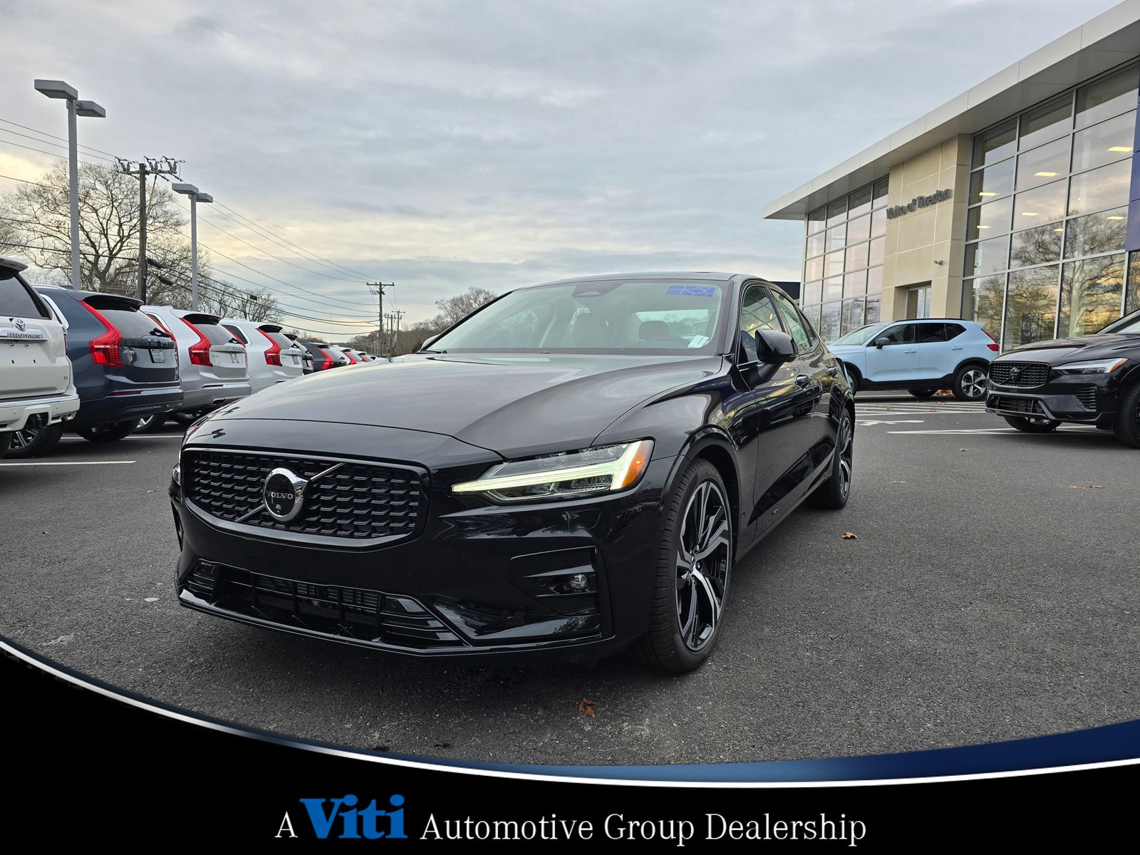 2025 Volvo S60 B5 Plus photo 4