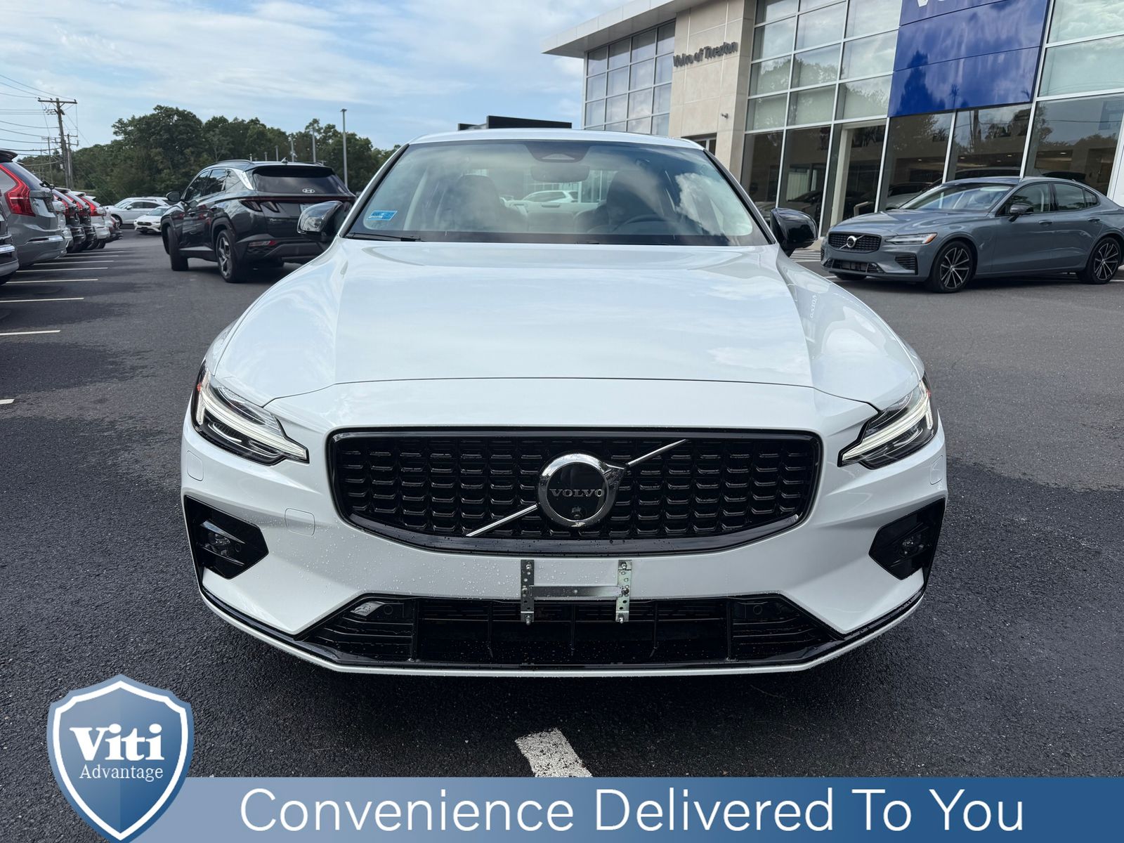 2025 Volvo S60 B5 AWD Plus photo 3