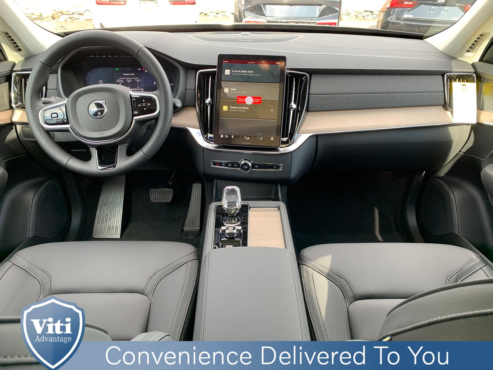 2025 Volvo XC90 T8 Plus photo 2