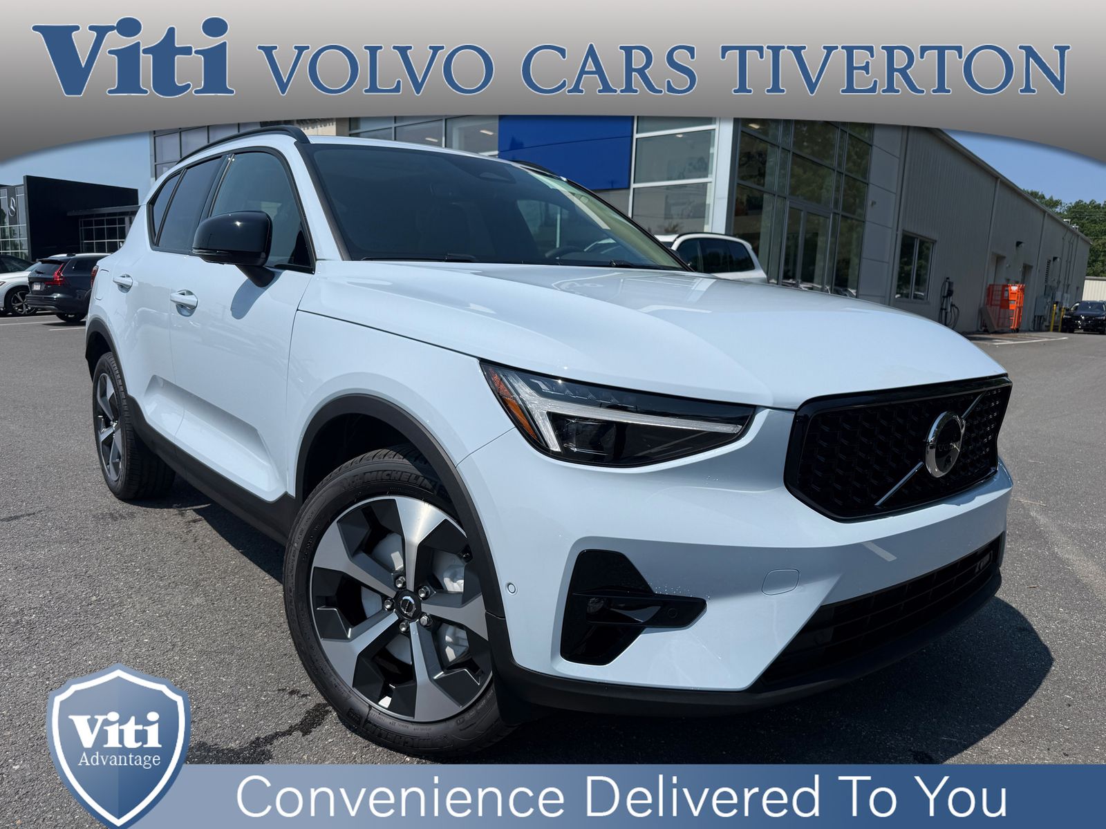 2026 Volvo XC40 B5 Plus Dark AWD's photo