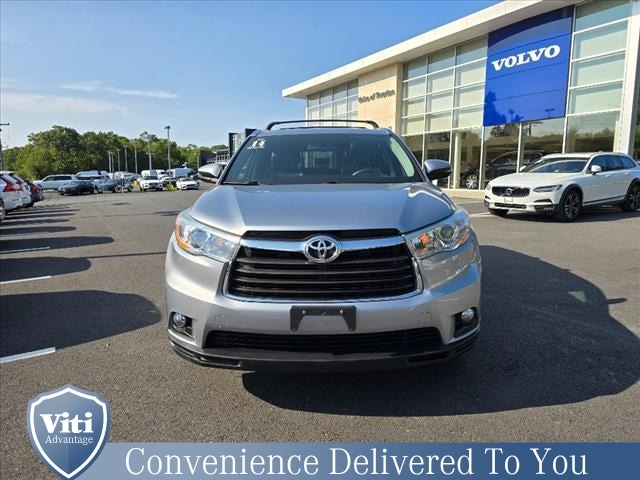 Used 2014 Toyota Highlander XLE with VIN 5TDJKRFH3ES060083 for sale in Tiverton, RI