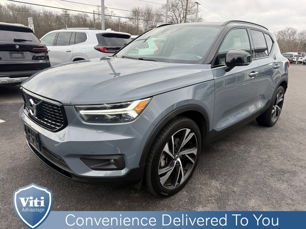 Used 2022 Volvo XC40 T5 AWD R-Design SUV