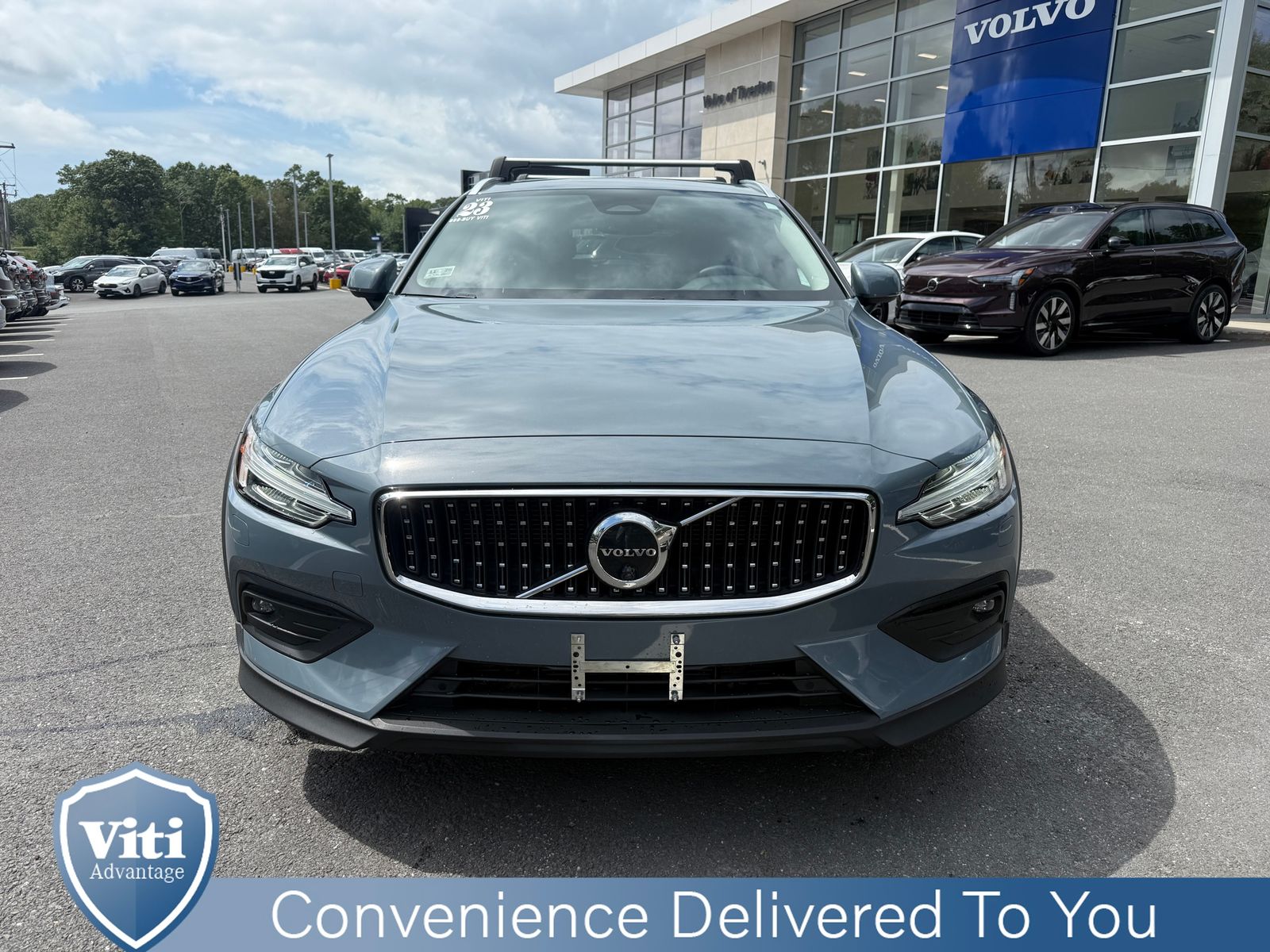 2023 Volvo V60 Cross Country B5 AWD Plus photo 3