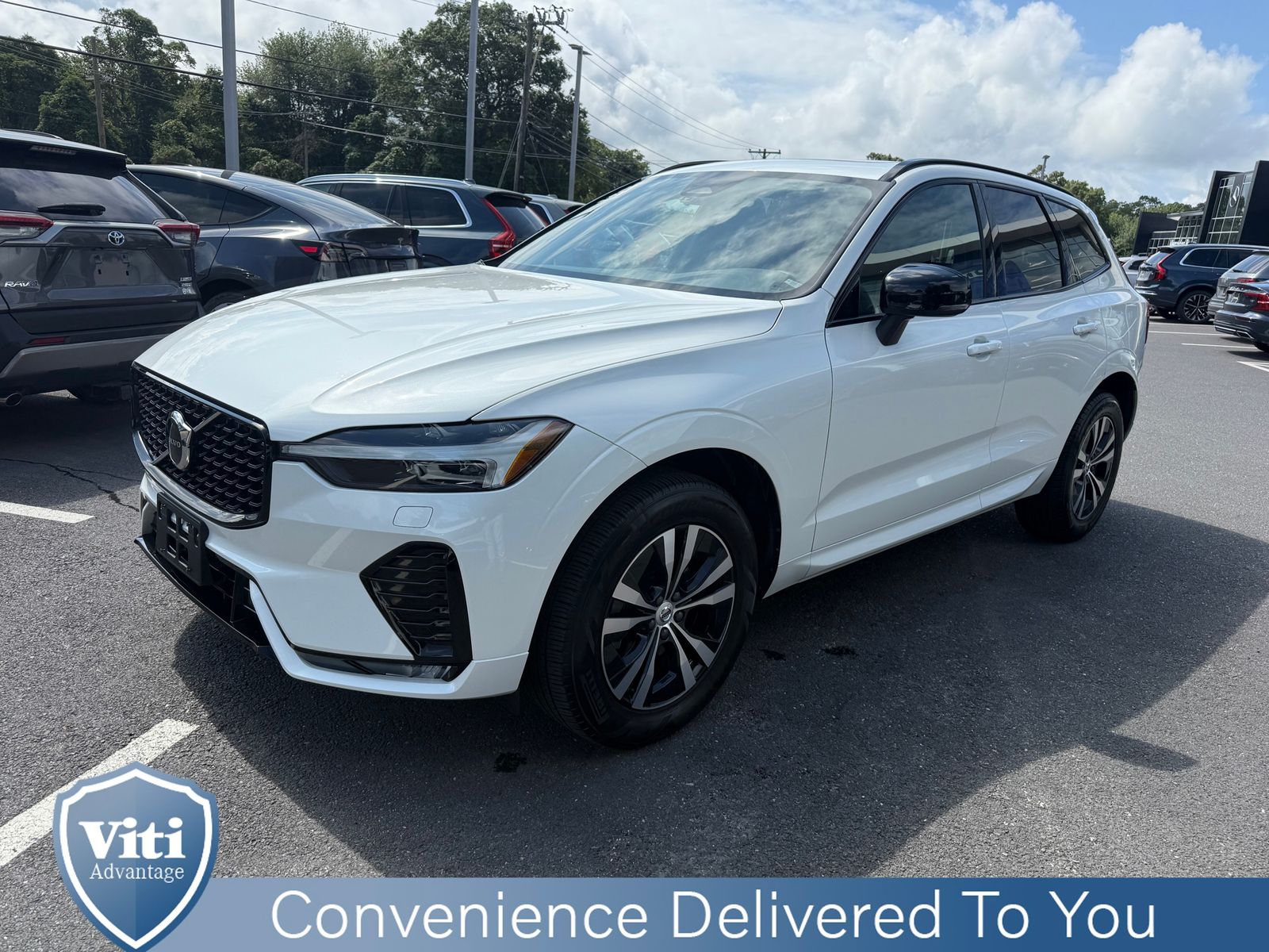 2024 Volvo XC60 B5 Core photo 3