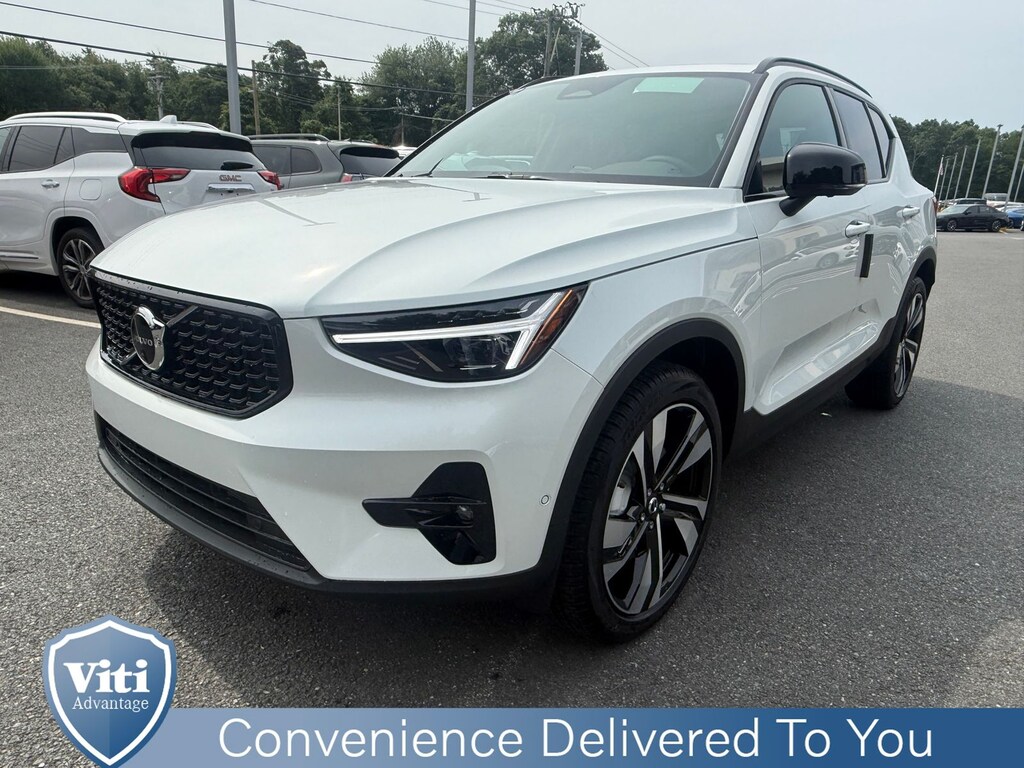 New 2026 Volvo XC40 B5 Ultra SUV