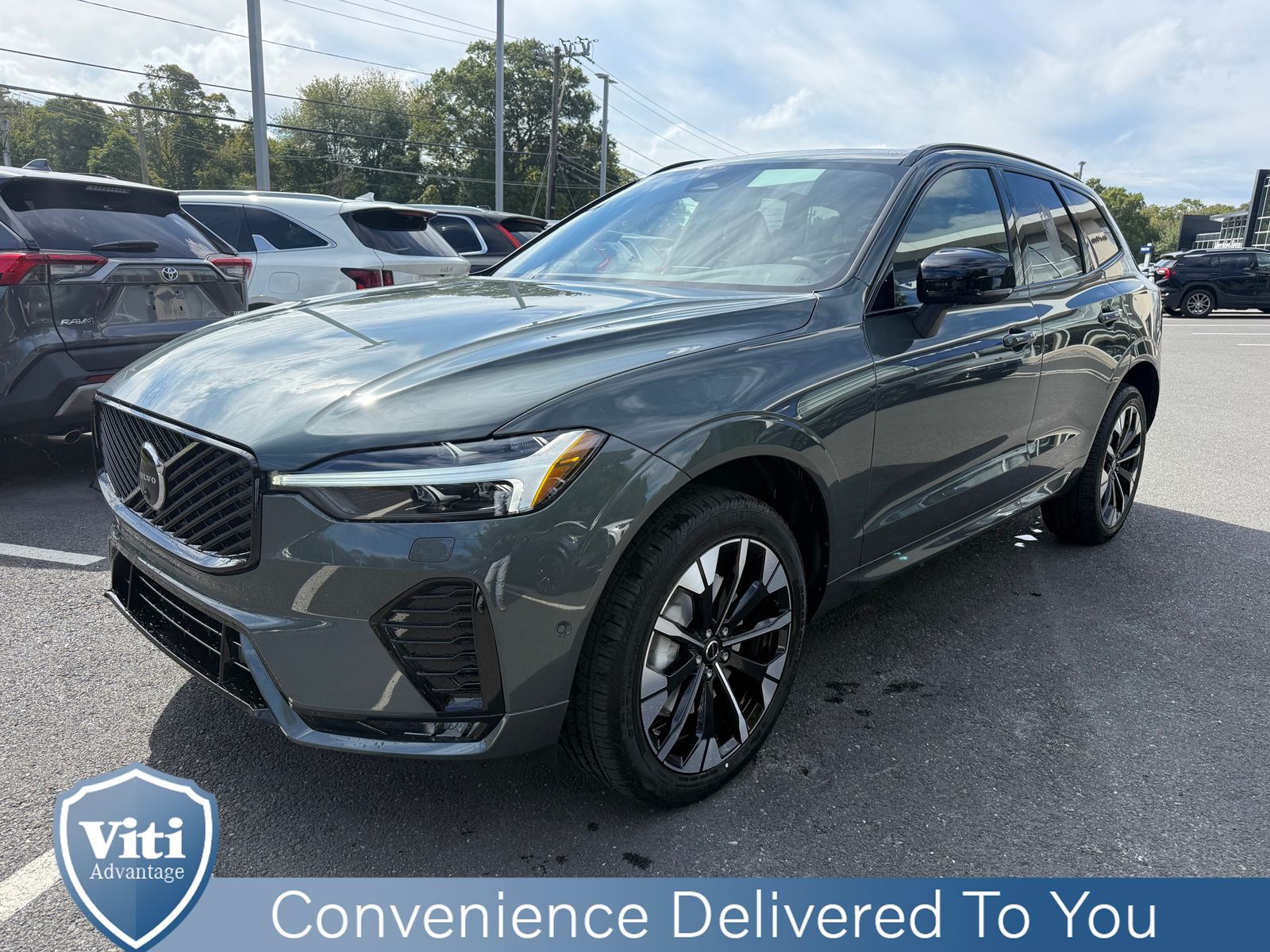 2026 Volvo XC60 B5 Plus photo 4