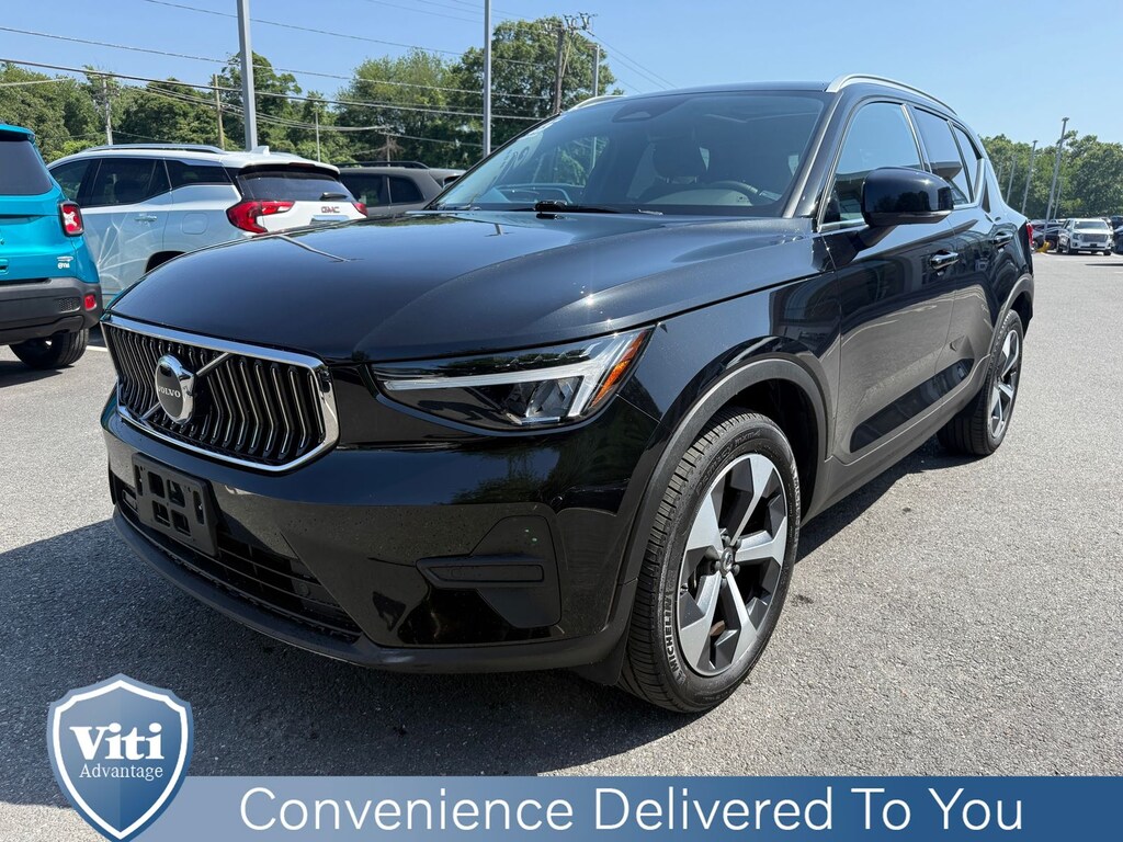 Used 2025 Volvo XC40 B5 Core Bright Theme SUV