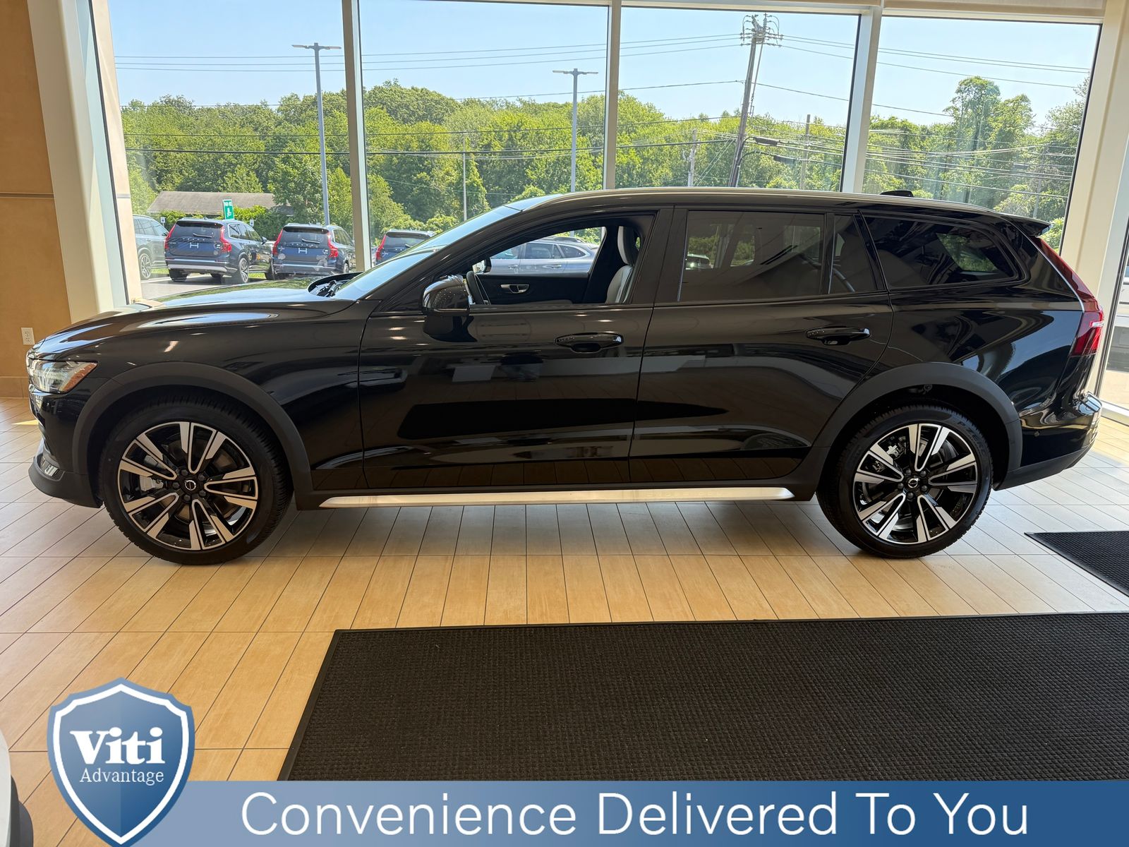 2026 Volvo V60 Cross Country B5 photo 4