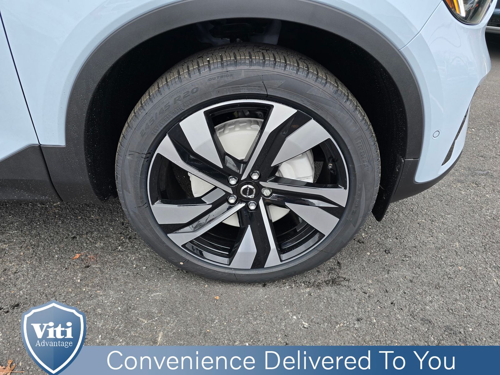 2025 Volvo XC40 Plus - Photo 10