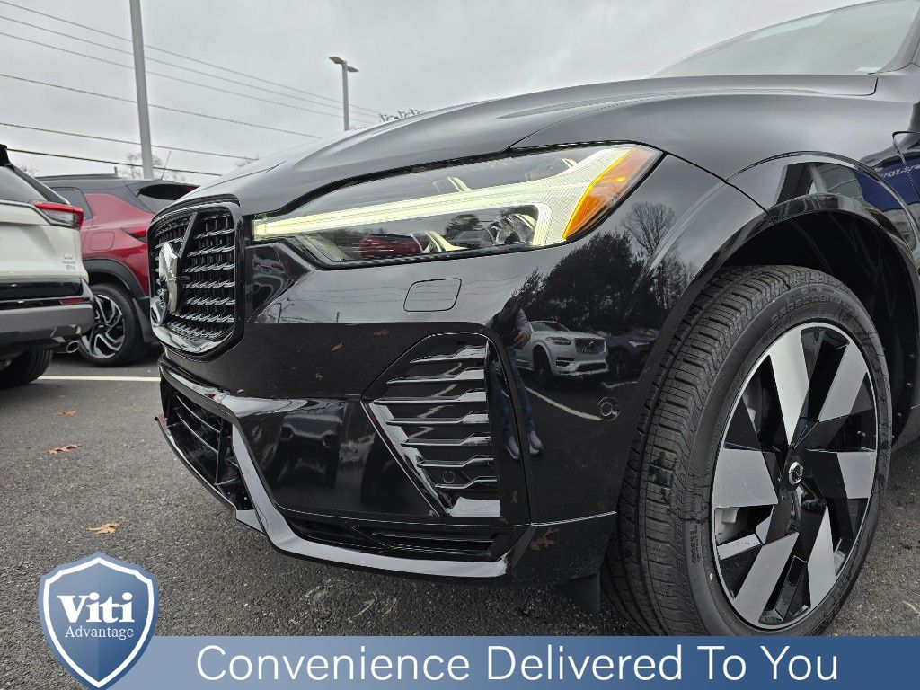 2025 Volvo XC60 Plus - Photo 10