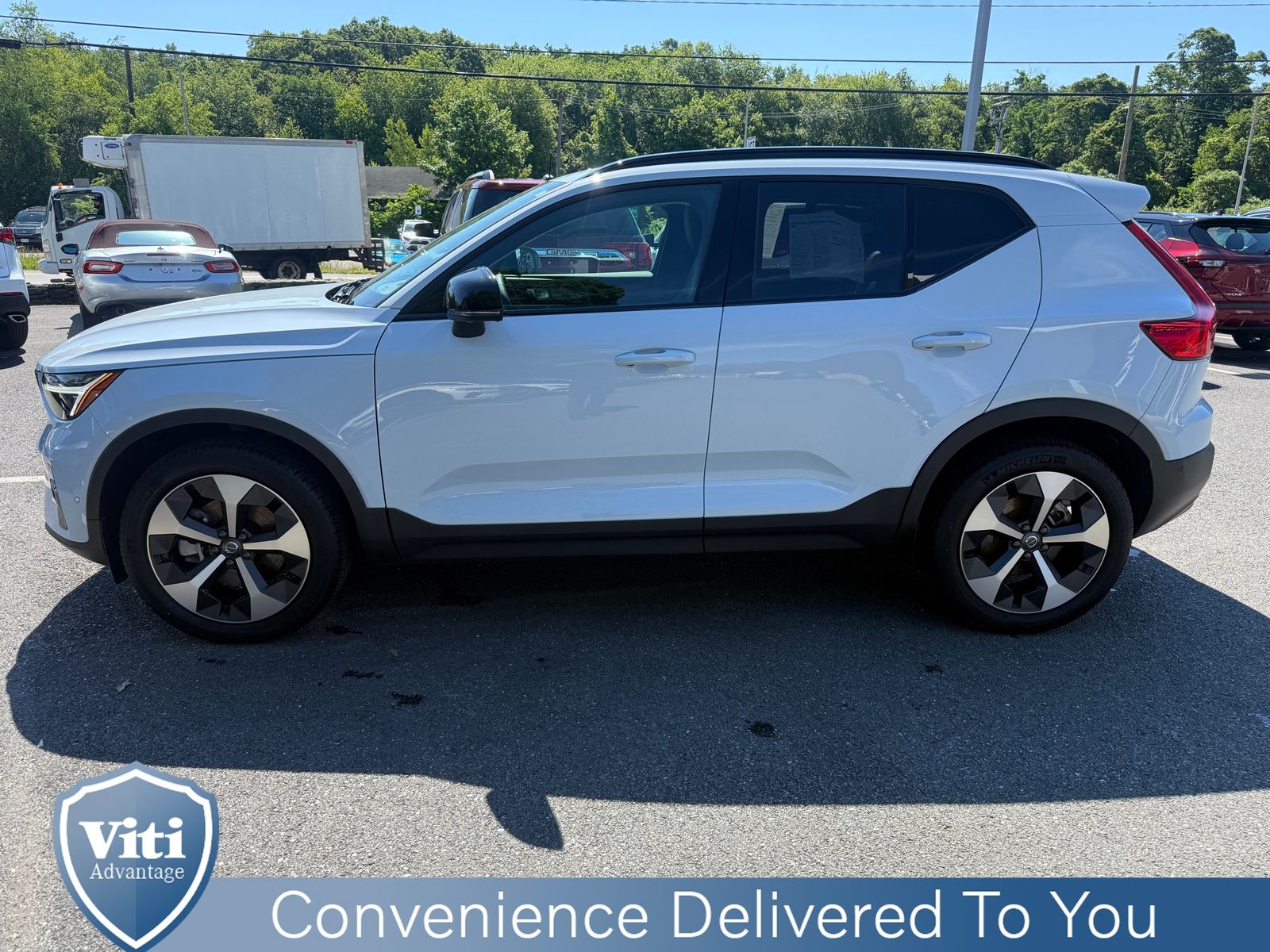2026 Volvo XC40 Plus - Photo 5