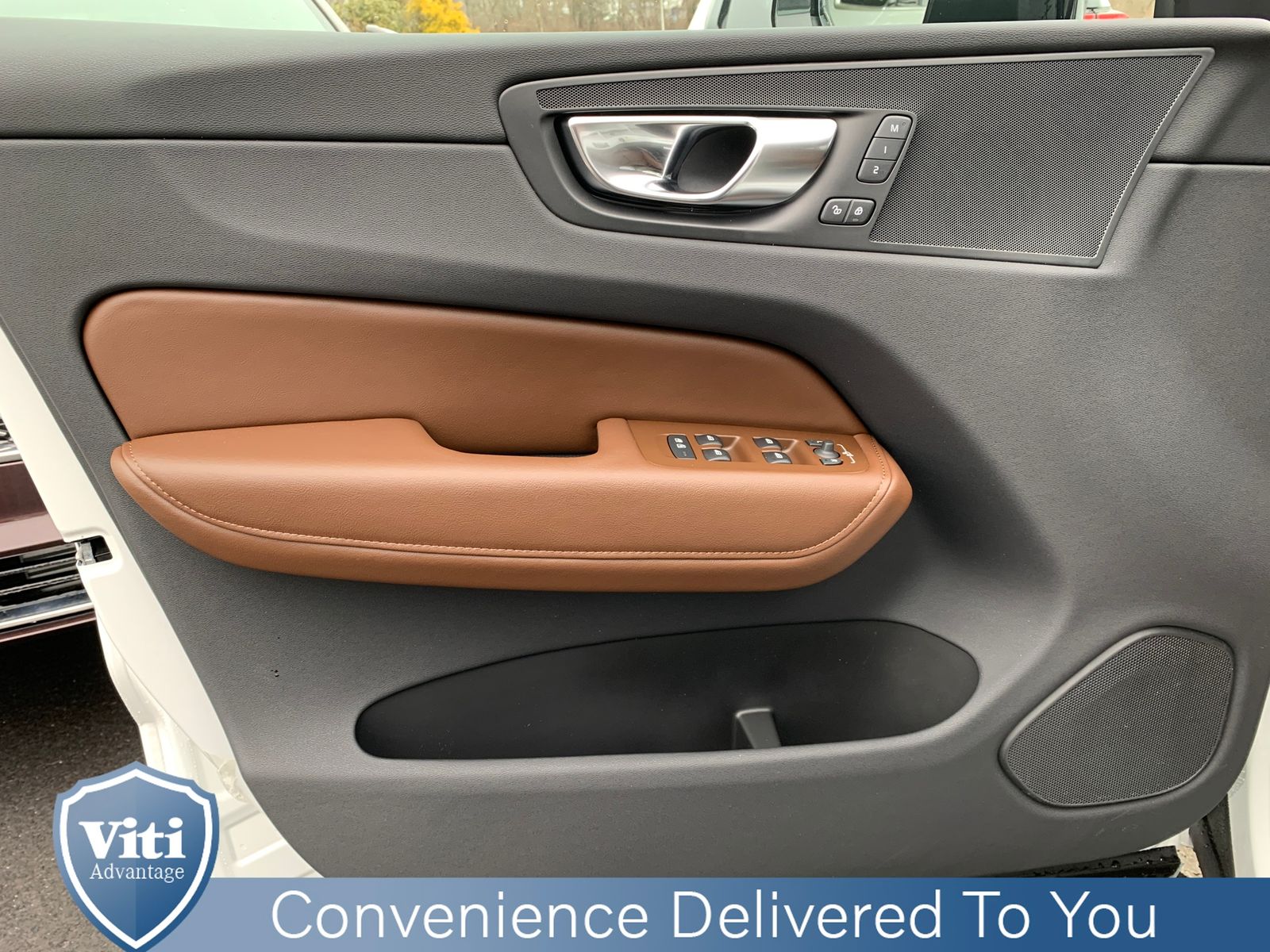 2025 Volvo XC60 Plus - Photo 11