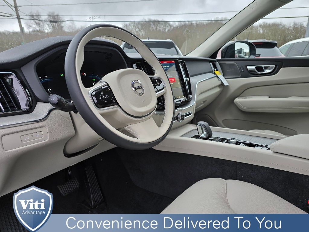 2025 Volvo XC60 Plus - Photo 12