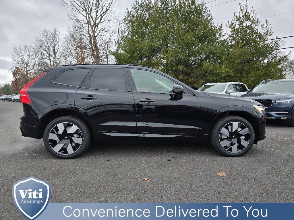 2025 Volvo XC60 Plus - Photo 9