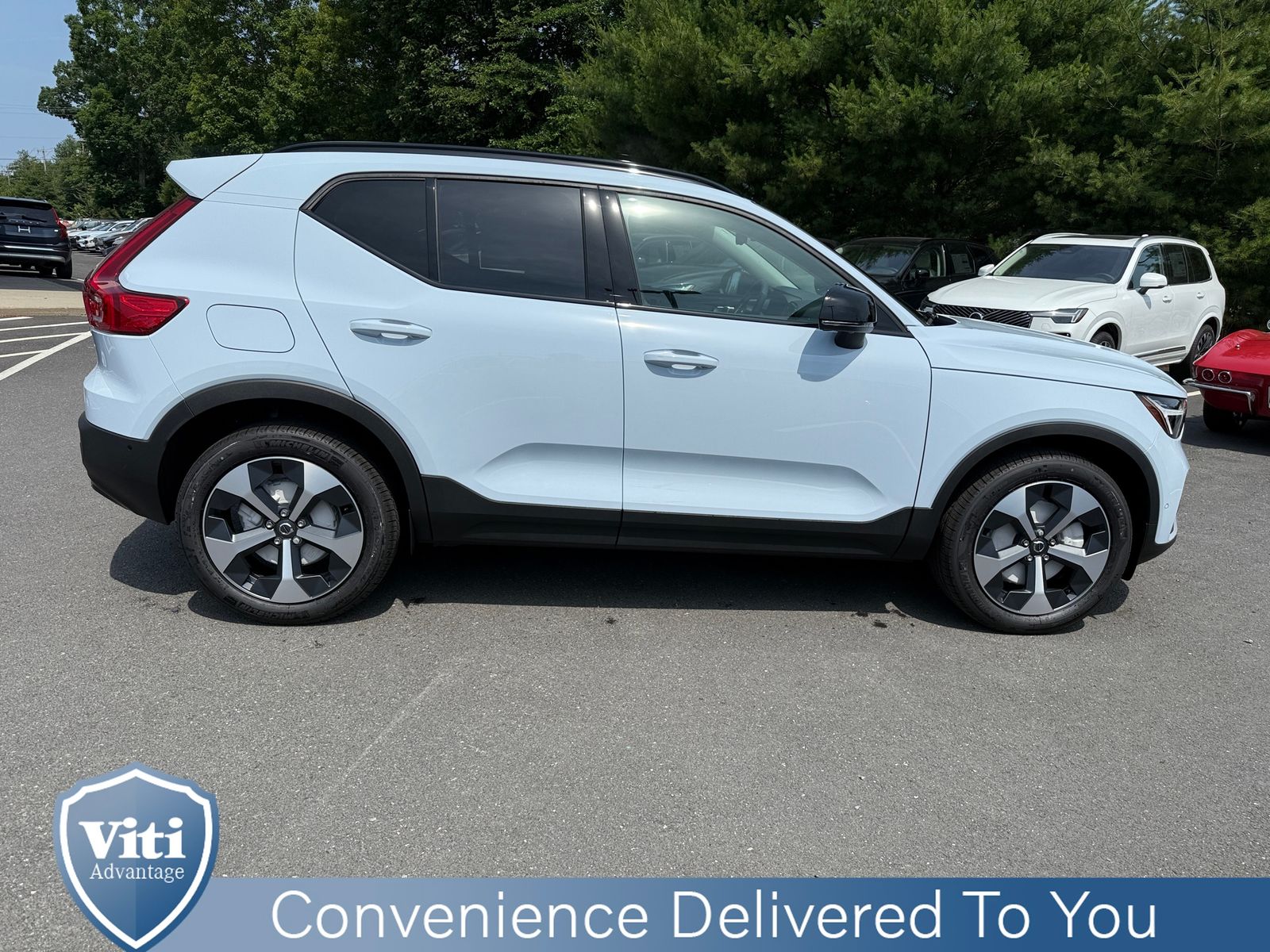 2026 Volvo XC40 Plus - Photo 9