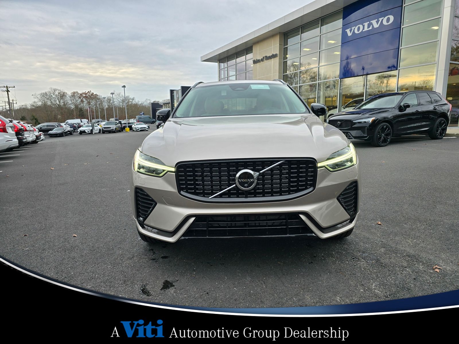 2025 Volvo XC60 B5 Plus photo 2