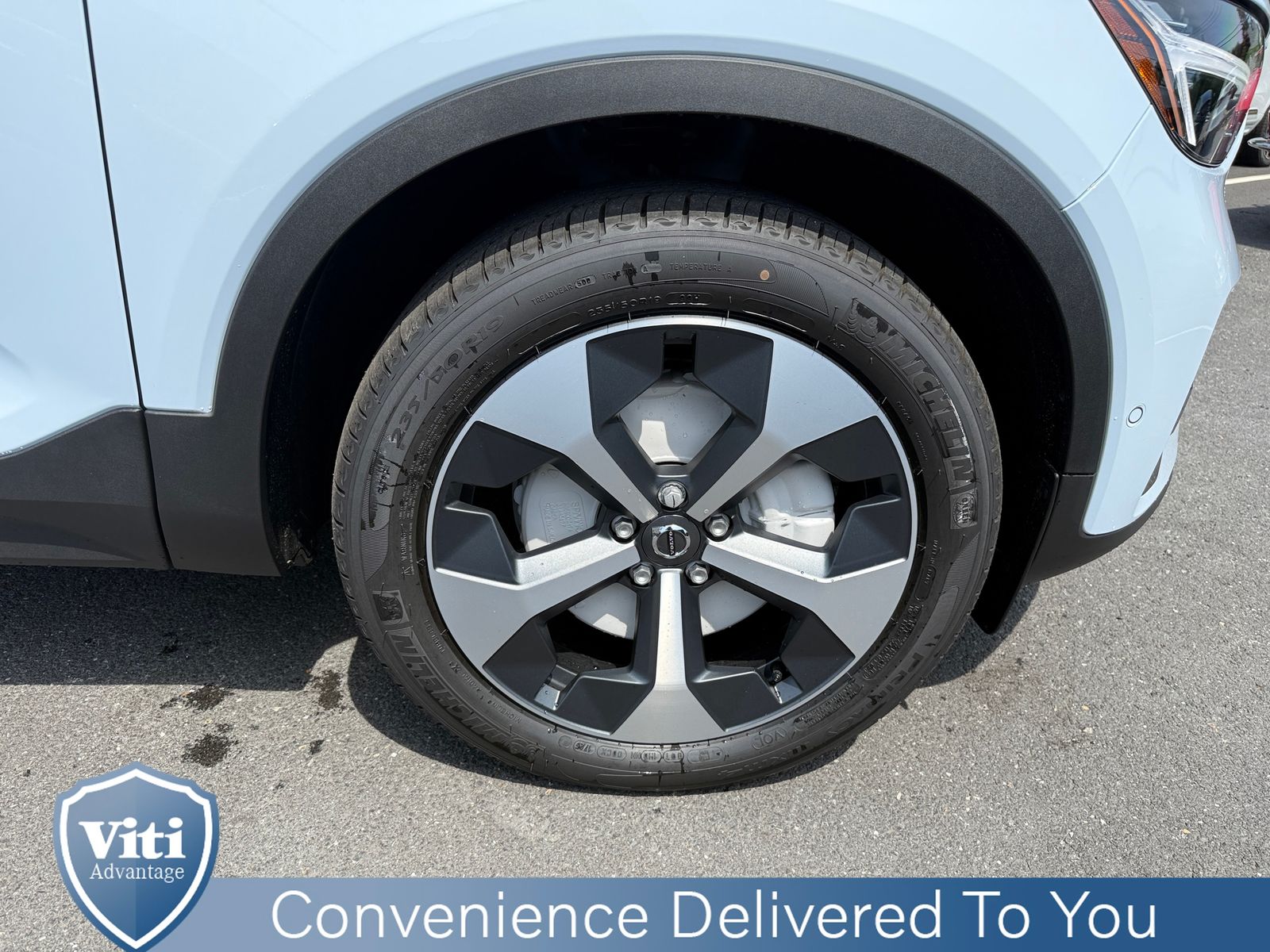 2026 Volvo XC40 Plus - Photo 10