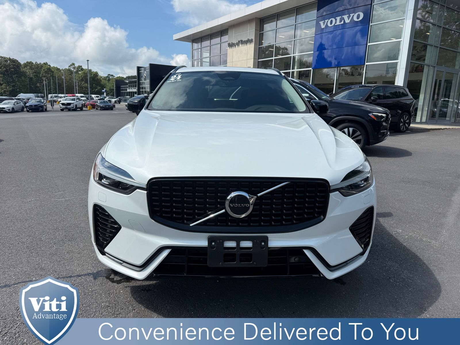 2024 Volvo XC60 B5 Core photo 2