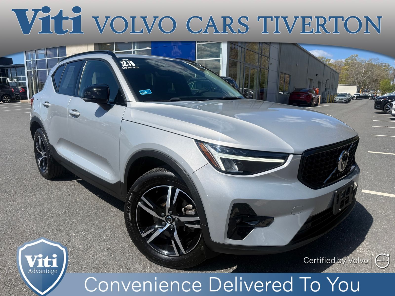 2023 Volvo XC40 B5 Plus Dark AWD's photo