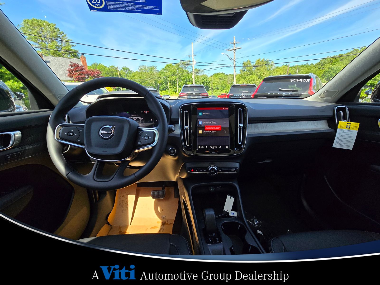2025 Volvo XC40 Core photo 2
