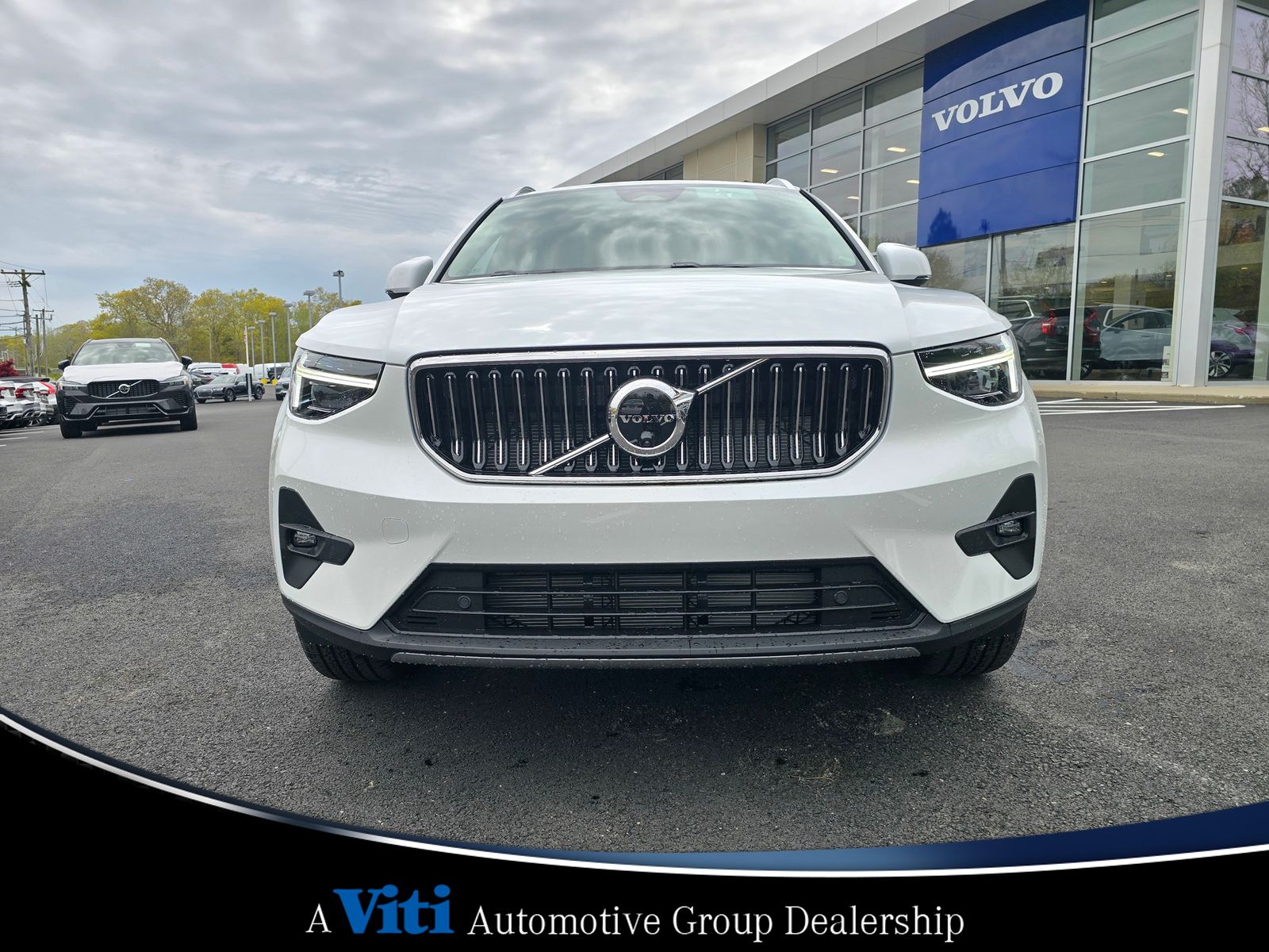 2024 Volvo XC40 Ultimate photo 2
