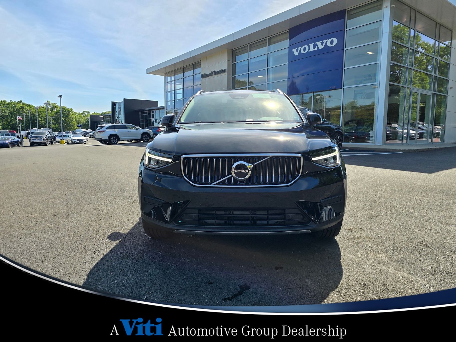 2025 Volvo XC40 Core photo 3
