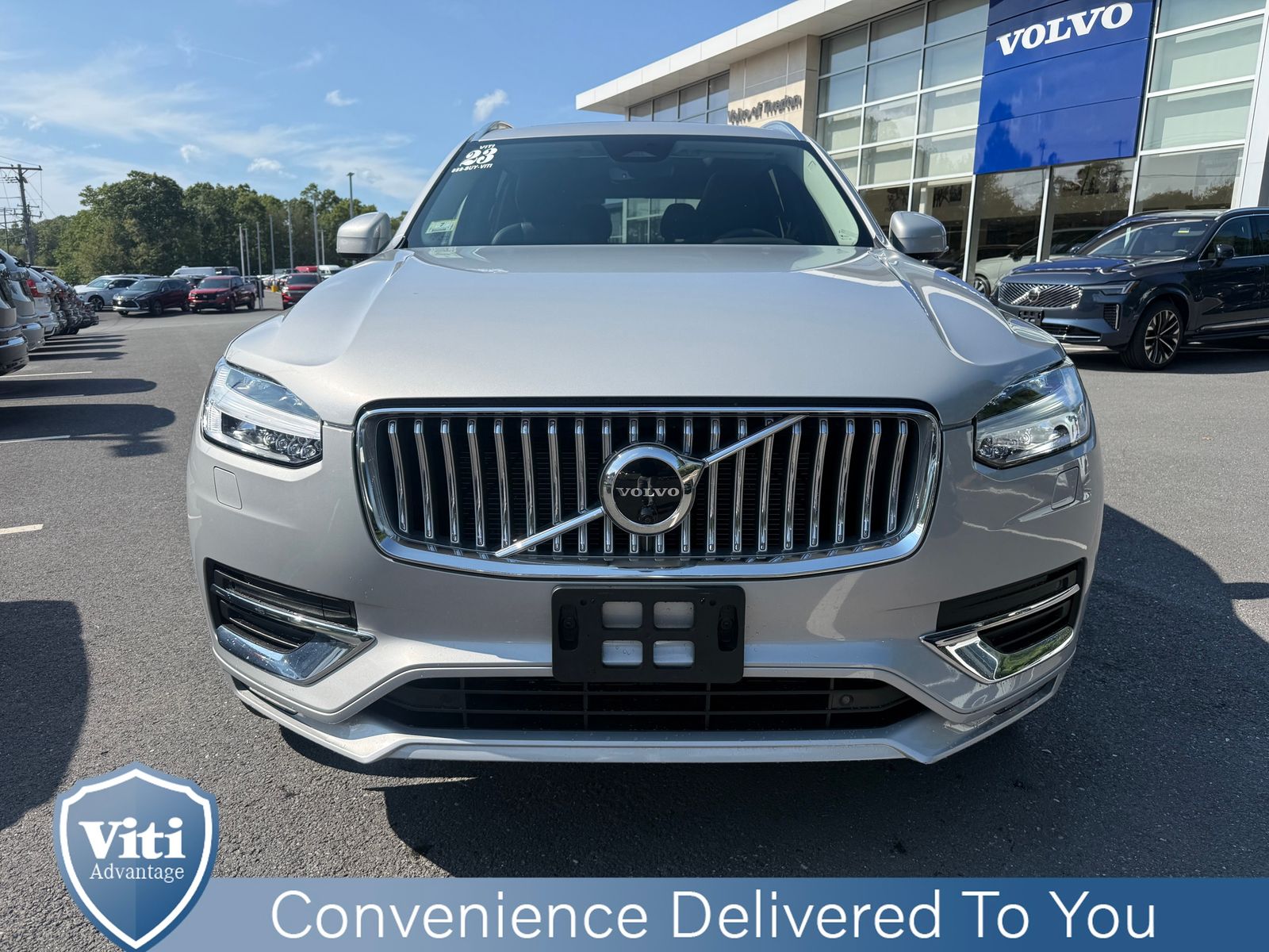 2023 Volvo XC90 AWD Plus photo 2