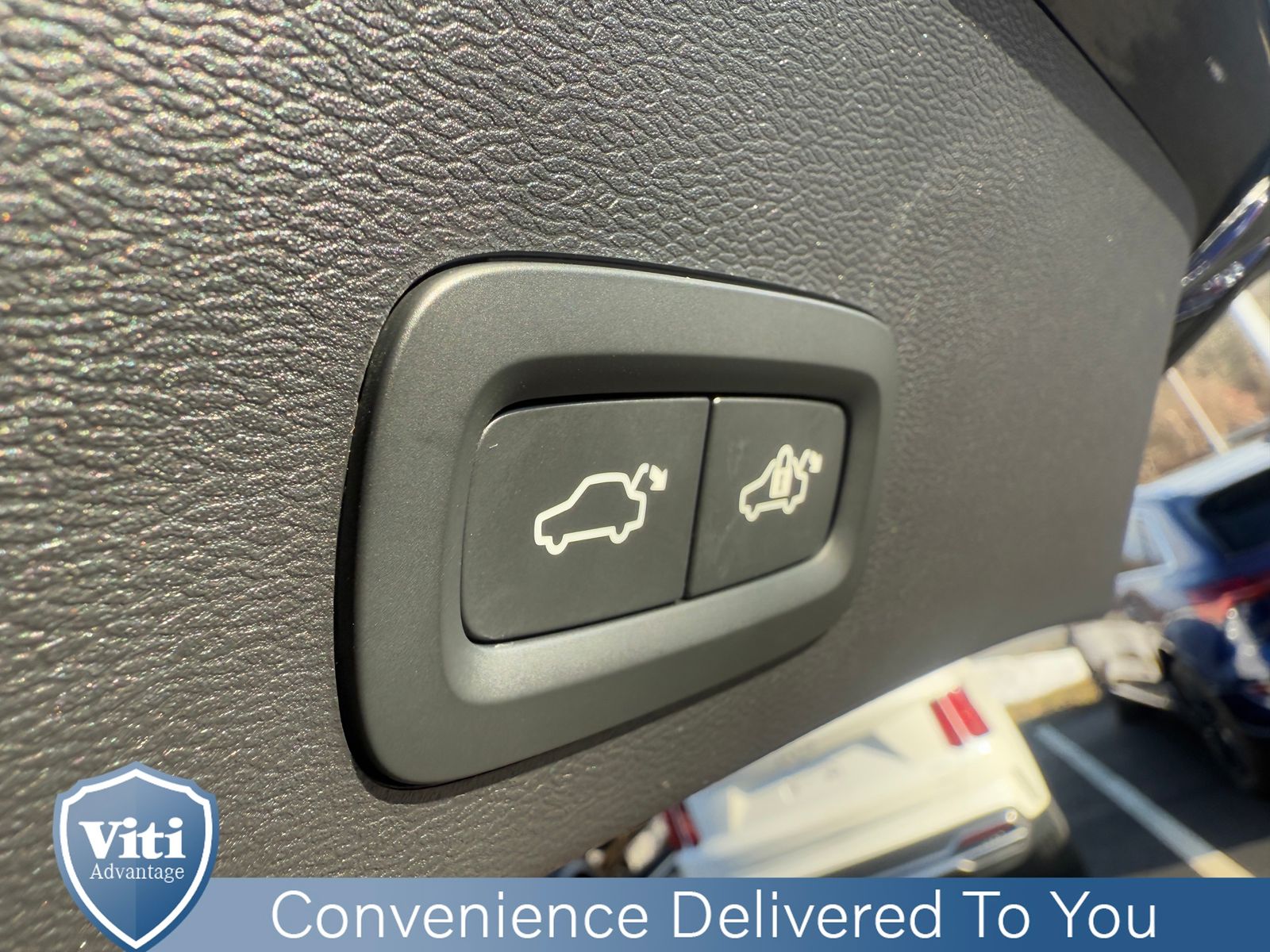 2025 Volvo XC40 Core - Photo 25