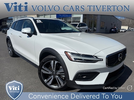 2025 Volvo V60 Cross Country B5 Plus Wagon