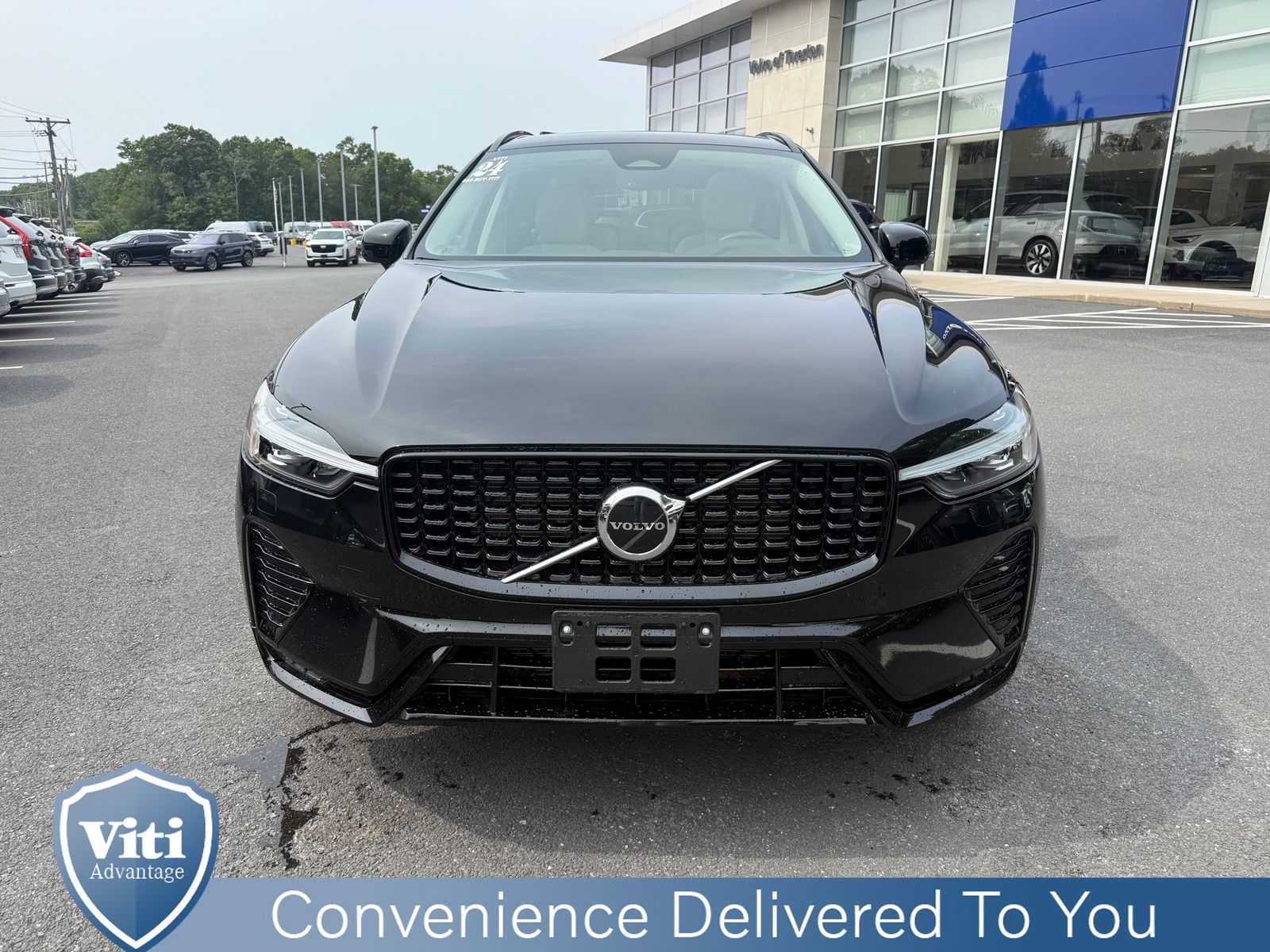 2024 Volvo XC60 B5 Core photo 2