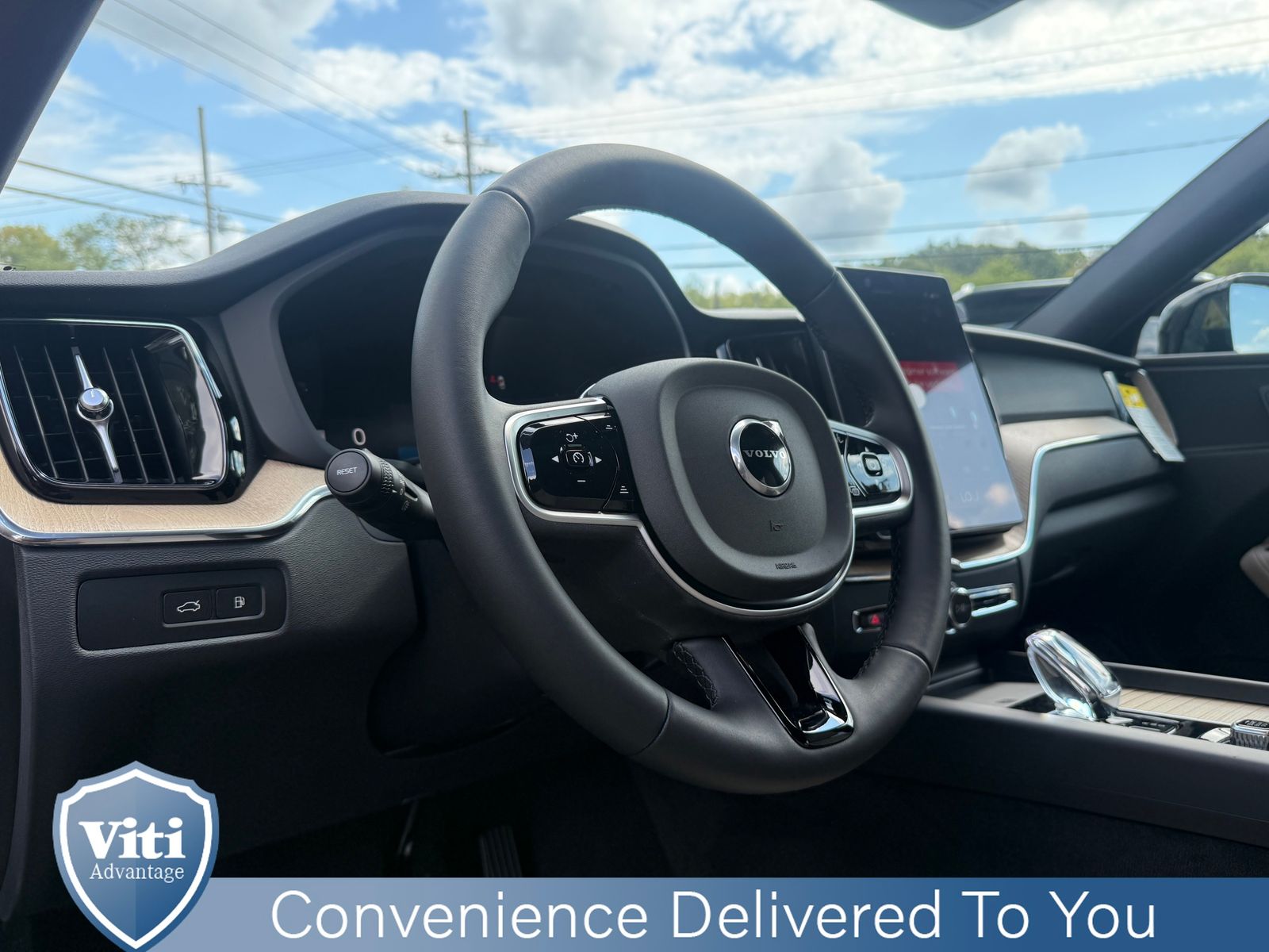 2026 Volvo XC60 Plus - Photo 11