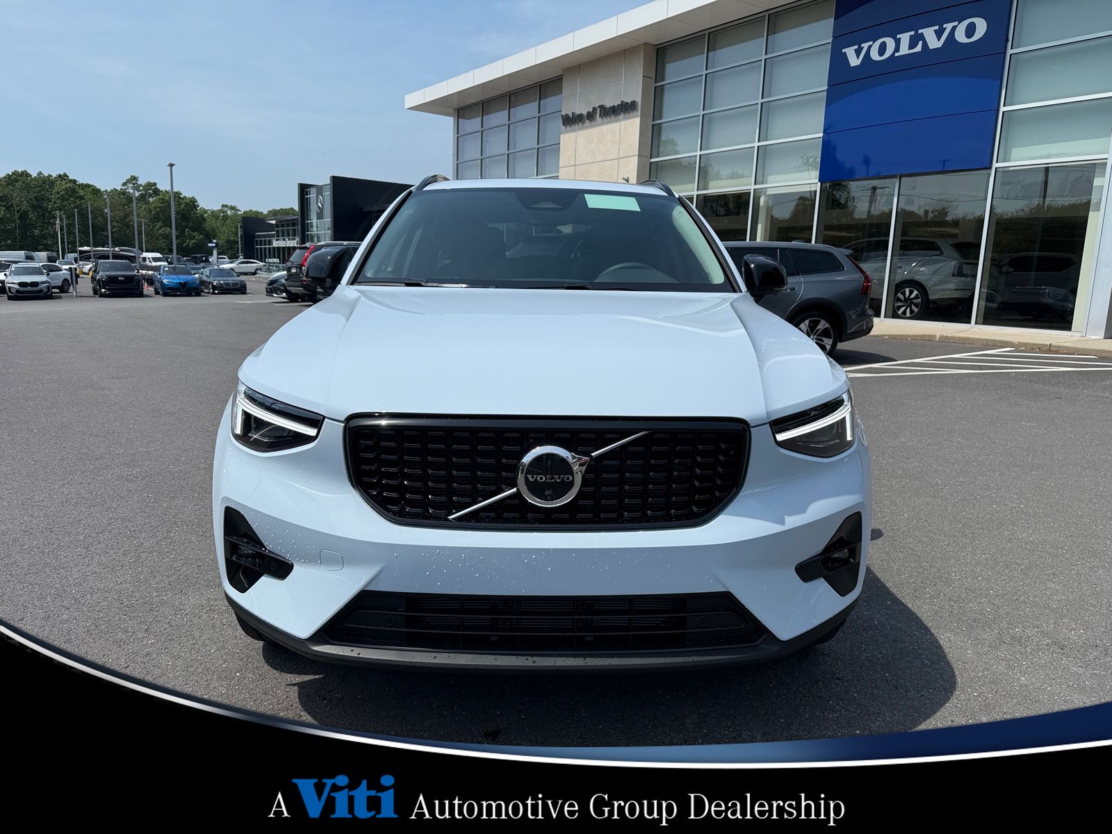 2026 Volvo XC40 Plus photo 3