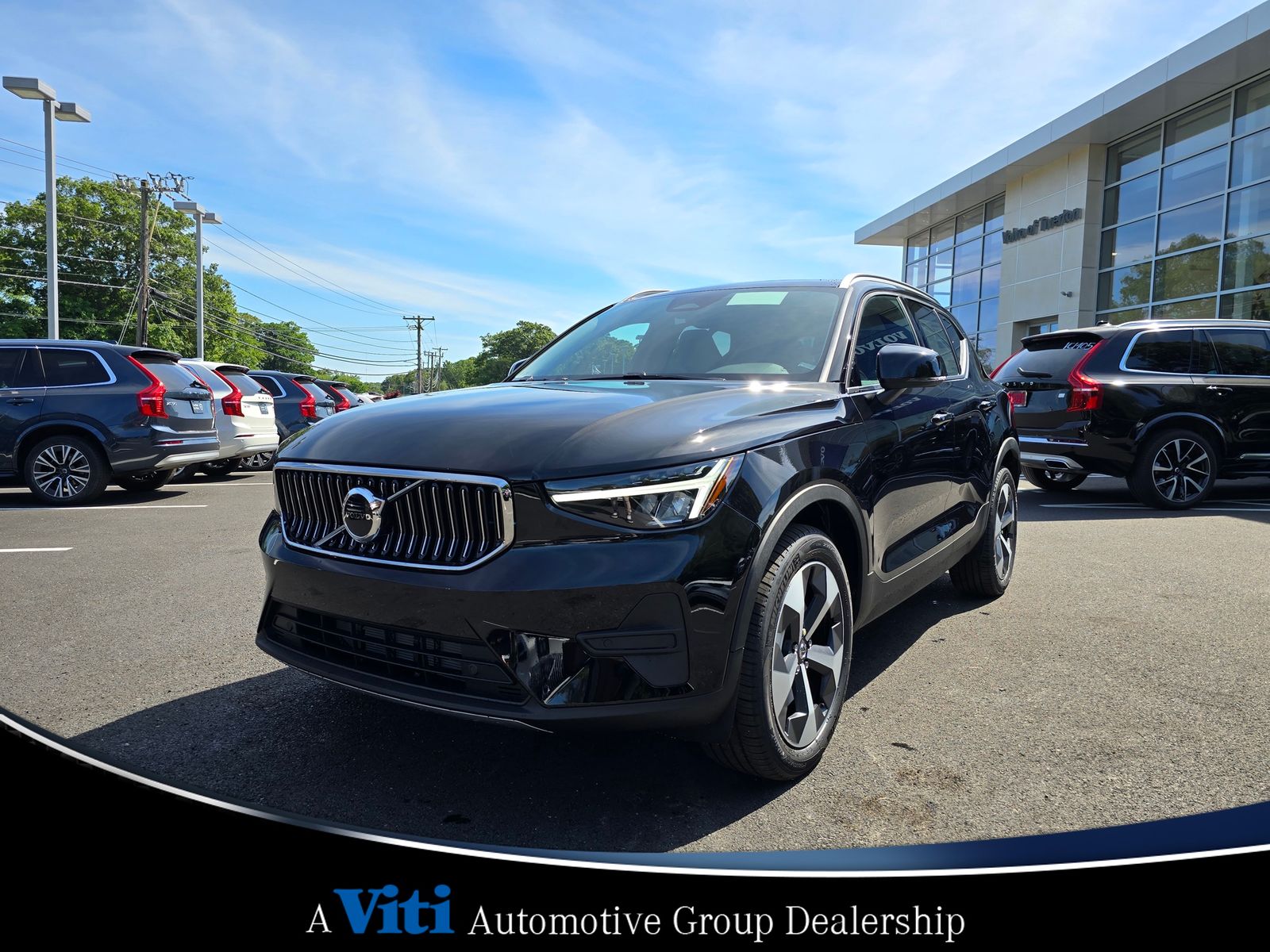 2025 Volvo XC40 Core photo 4